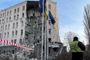 В результате атаки разбита гостиница в центре Киева и жилые дома, угроза новых ударов сохраняется