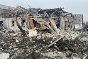 В результате атаки два жилых дома частично разрушены, еще восемь повреждены