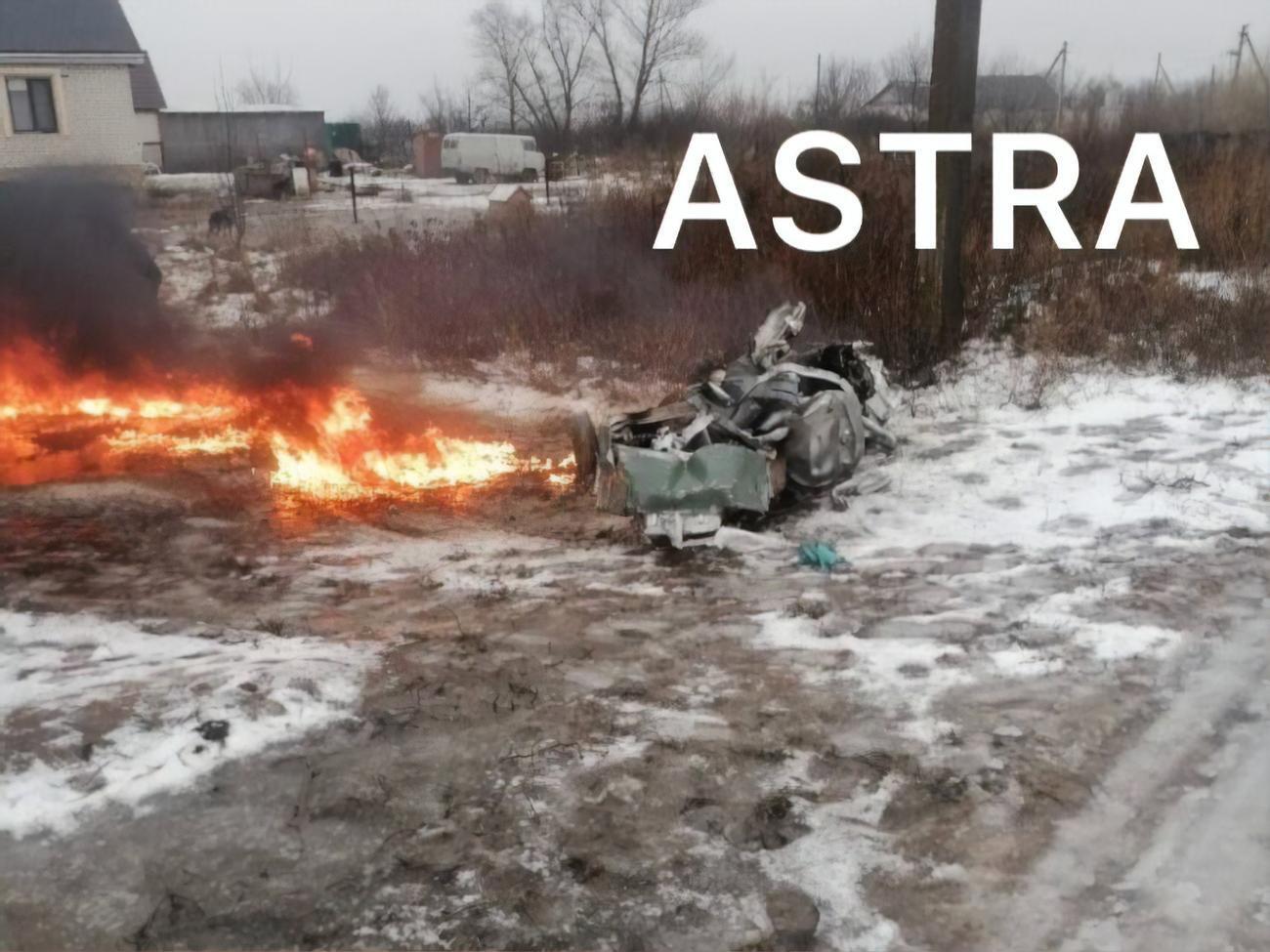 Металеві уламки впали на село і призвели до пожежі