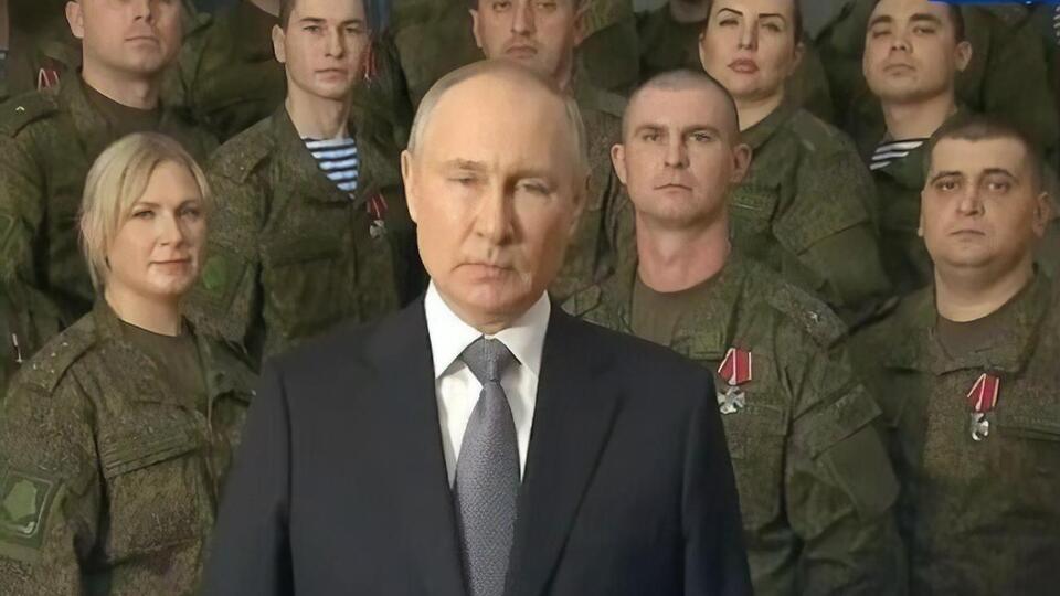 В обращении Путин повторил ряд пропагандистских штампов о "неонацистах", против которых якобы воюет РФ, и "лицемерном Западе"