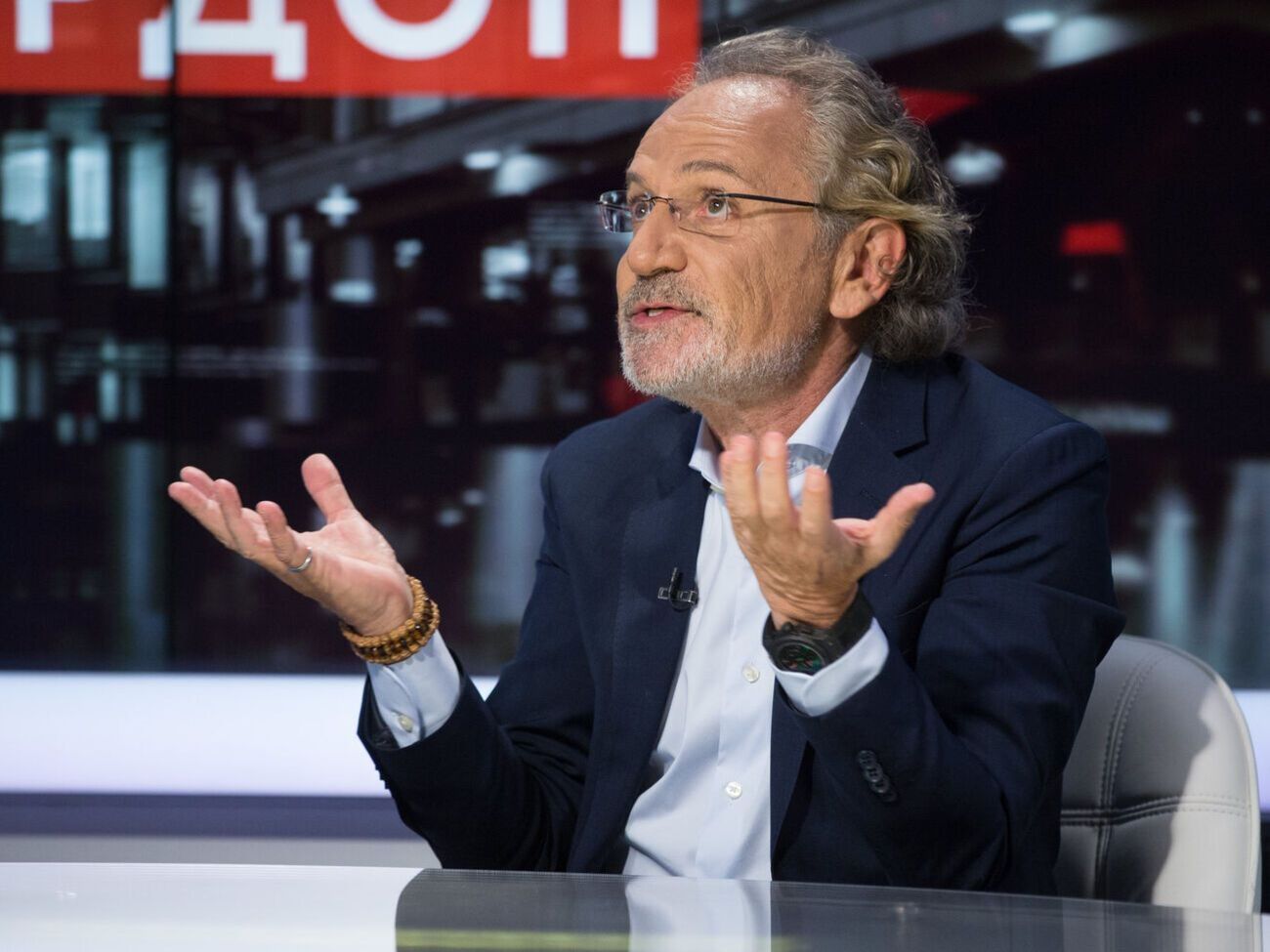 Український народ і Зеленський зуміли протистояти такому грізному ворогові, як Росія, заявив Шустер