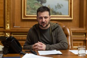 Зеленский пожелал Украине победы в новом году