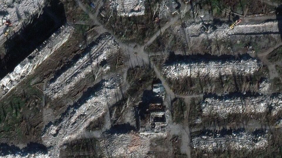 Оккупанты активно сносят дома в Мариуполе