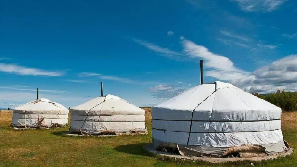 Окупантам везуть гунські намети, щоб проводити в них обряди