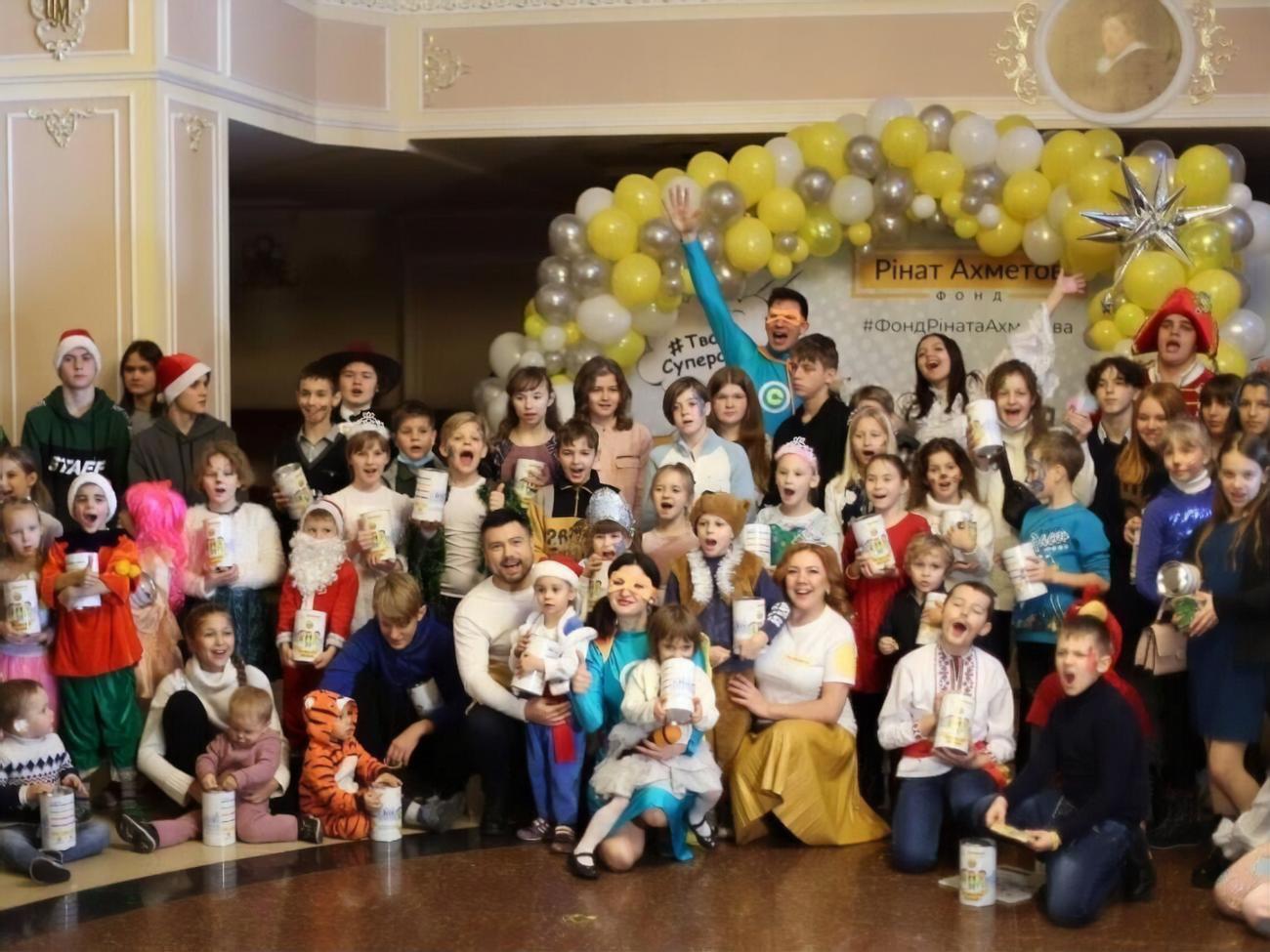 Акция "Ринат Ахметов &ndash; Детям" за 20 лет помогла более чем 1 млн детей