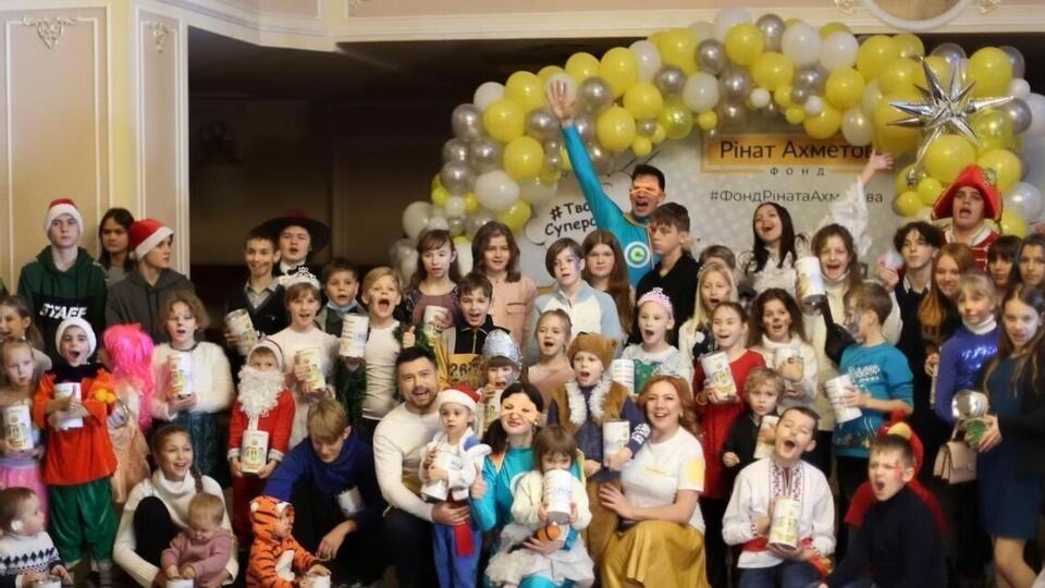 Акция "Ринат Ахметов – Детям" за 20 лет помогла более чем 1 млн детей