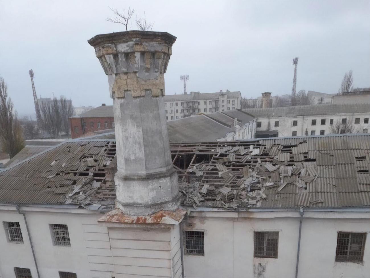 В изоляторе оставался персонал, охранявший учреждение