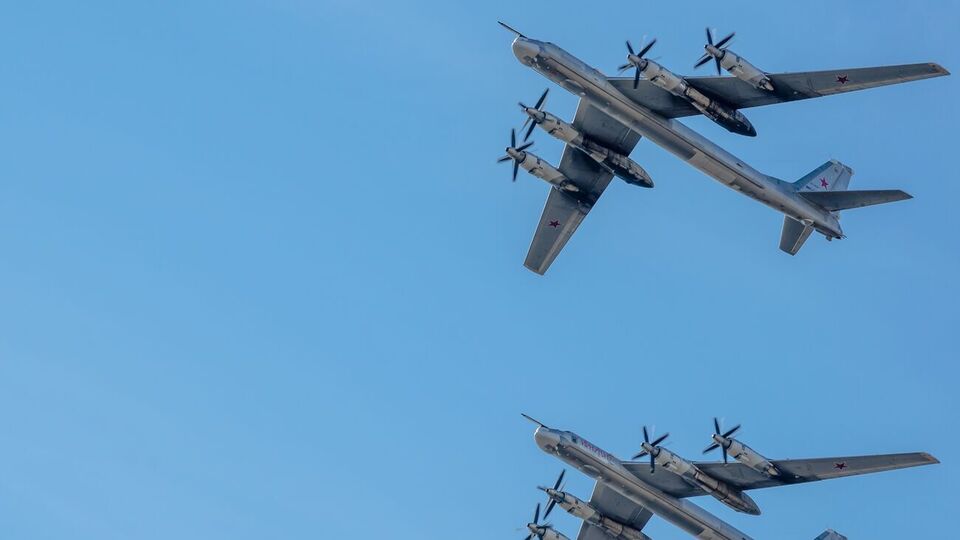 За даними російських ЗМІ, пошкоджено два літаки Ту-95