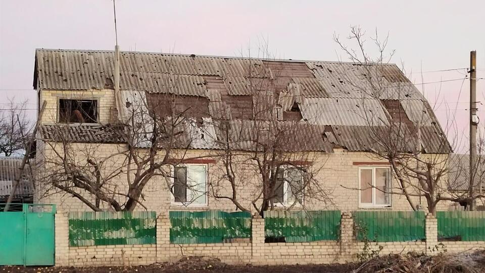 Вследствие обстрела со стороны российских захватчиков возник пожар на СТО, а также повреждены кровли частных домов