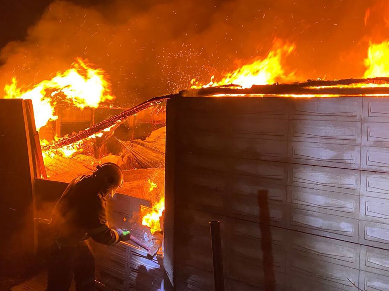 Возгорание произошло не из-за обстрелов, сообщили спасатели