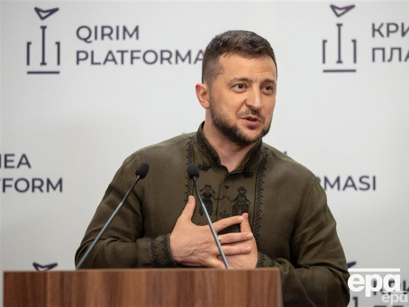 Видання зазначає, що рішення Зеленського залишитися у Києві стало одним із найважливіших моментів у війні