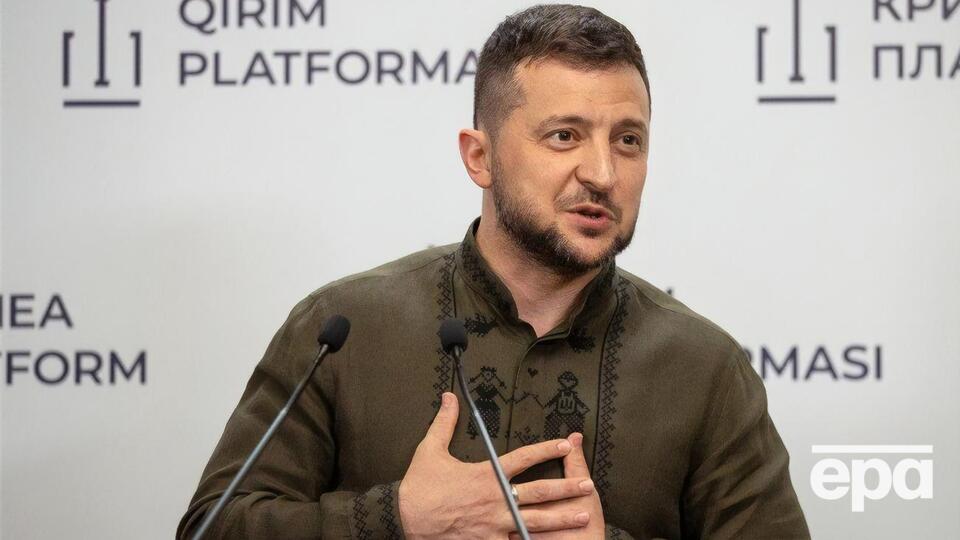 Видання зазначає, що рішення Зеленського залишитися у Києві стало одним із найважливіших моментів у війні