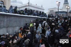 По данным СМИ, фактически теперь в России митинги нельзя проводить нигде