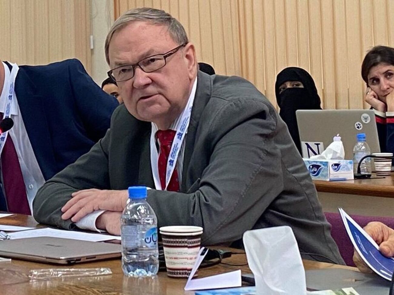 В России говорят, что не будут поставлять нефть тем, кто присоединится к потолку цен. Дурилки картонные, они уже перестали ее у вас покупать