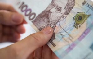 У Нацбанка и коммерческих банков есть все возможности обеспечить базовые банковские услуги, считает Яценюк