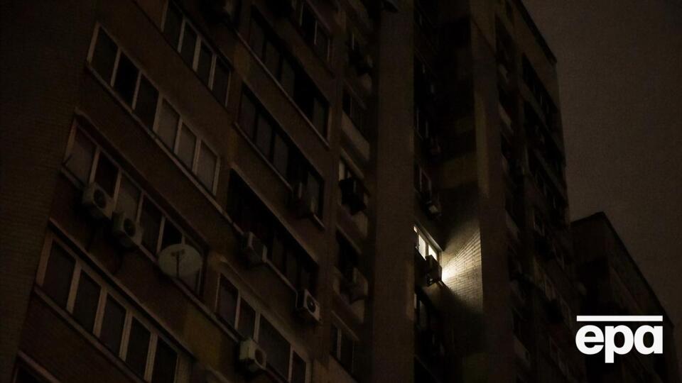 В Украине продолжаются отключения света из-за российских обстрелов