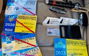 Правоохранители изъяли фальшивые удостоверения на спецтранспорт Офиса президента, Верховной Рады, Офиса генпрокурора, СБУ, Госбюро расследований и МВД