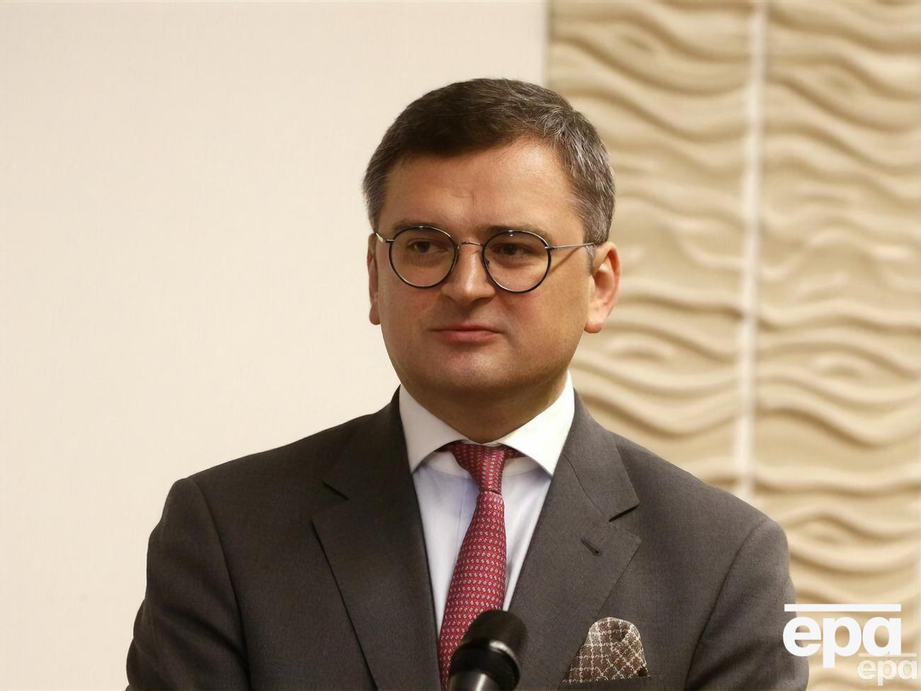 Кулеба повідомив, що зараз тривають постачання військової допомоги Україні з 20 країн