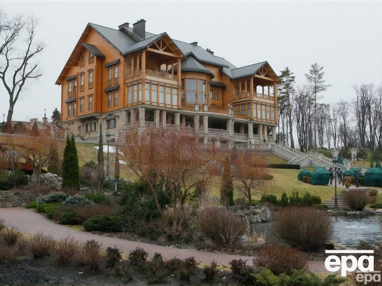 Саму резиденцію за рішенням суду передано АРМА