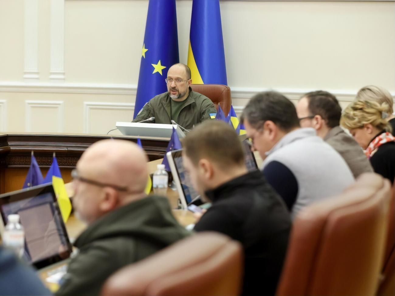 Підконтрольними держслужбі з питань етнополітики та свободи совісті стануть структурні підрозділи місцевих держадміністрацій щодо діяльності релігійних організацій, зазначив Шмигаль
