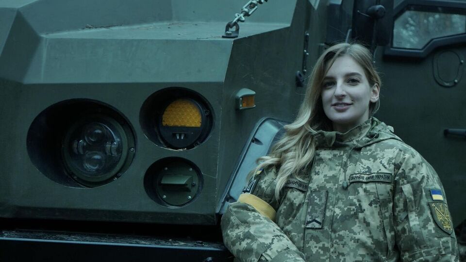 Lana Rednich написала слова і музику до пісні "Бійся, ти враже"