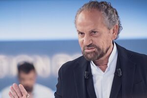 Победа Украины не может быть только военной, она должна еще быть и политической, считает Шустер