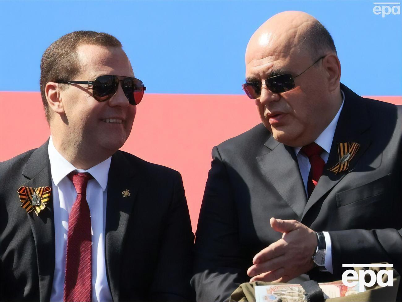 По мнению Пономарева, смена власти в России может пройти по одному из двух сценариев, при этом наиболее вероятные преемники Путина&nbsp;&ndash; Медведев и Мишустин