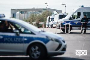 Немецкие СМИ пишут, что речь об одной из крупнейших полицейских акций в Германии, в ней задействованы более 3000 сотрудников сил безопасности и полиции