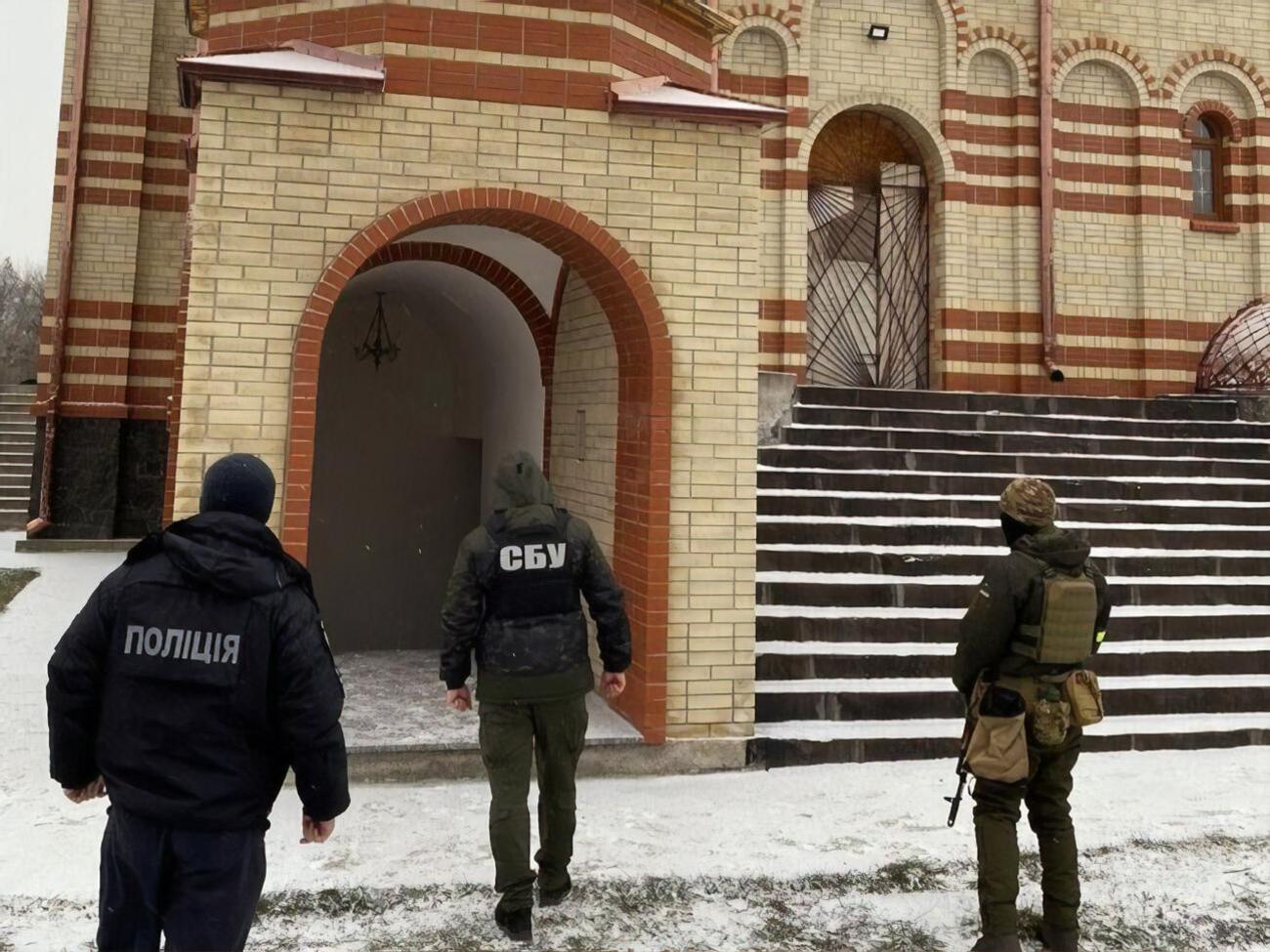 СБУ прийшла з перевірками в монастирі, єпархіальне управління і недільну школу