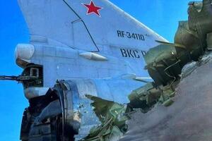 Украина официально не брала на себя ответственность за удары по российским аэродромам, однако FT со ссылкой на анонимных представителей украинской власти называет эту атаку украинской