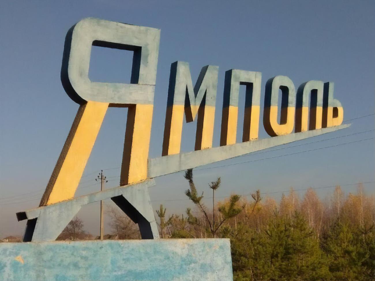 Россияне ударили по центральной площади поселка, когда там выдавали гуманитарную помощь