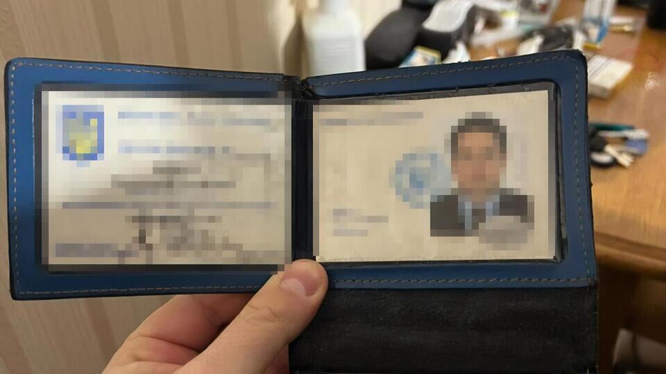 Мужчина за $1 тыс. предлагал скрыто выехать за границу гражданам призывного возраста на основании фиктивных документов, отметили в Киевской городской прокуратуре
