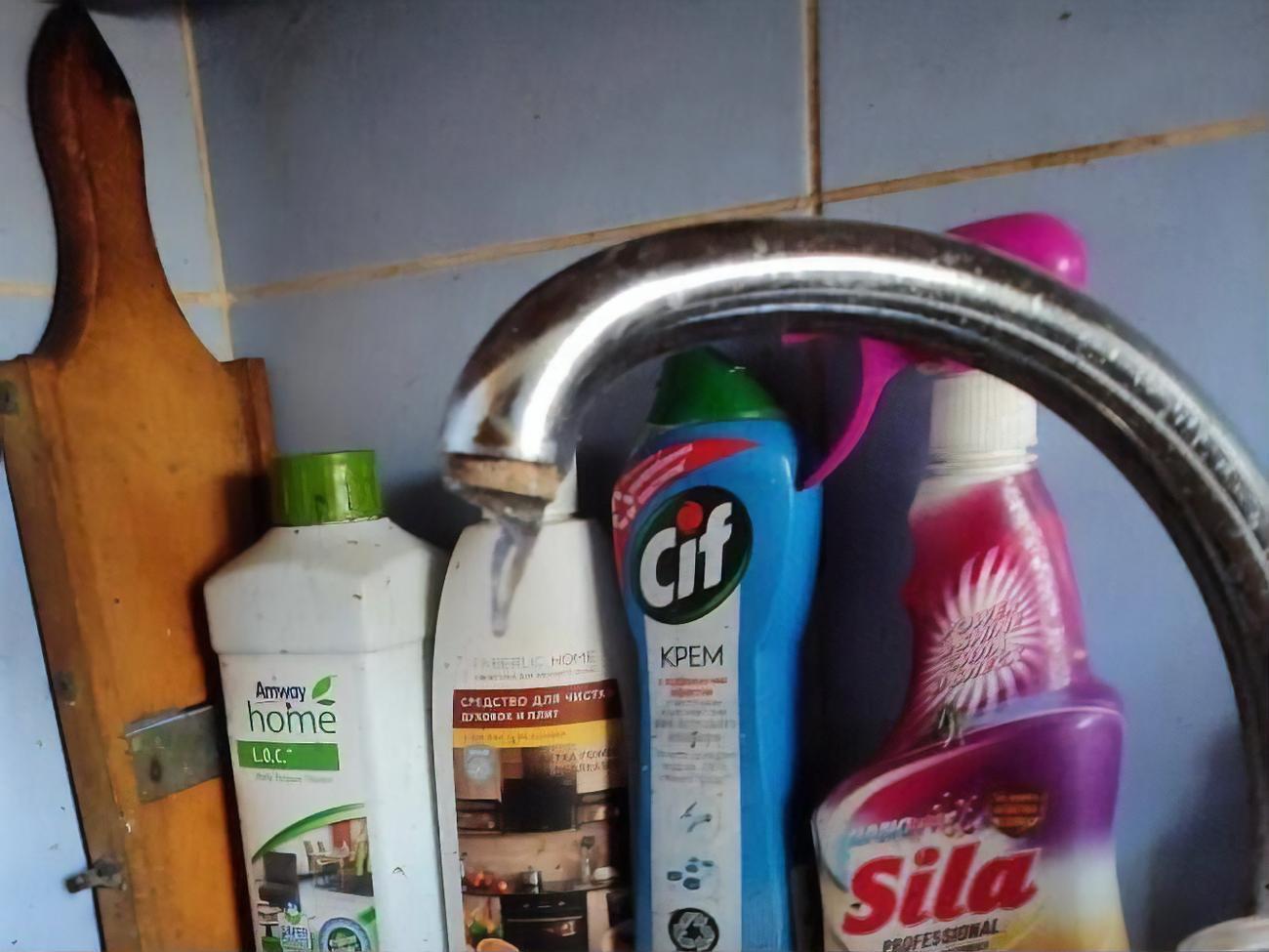 Вода из крана у жителей Мариуполя просто замерзла, отметили в горсовете