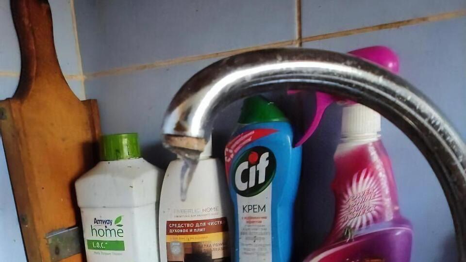 Вода из крана у жителей Мариуполя просто замерзла, отметили в горсовете