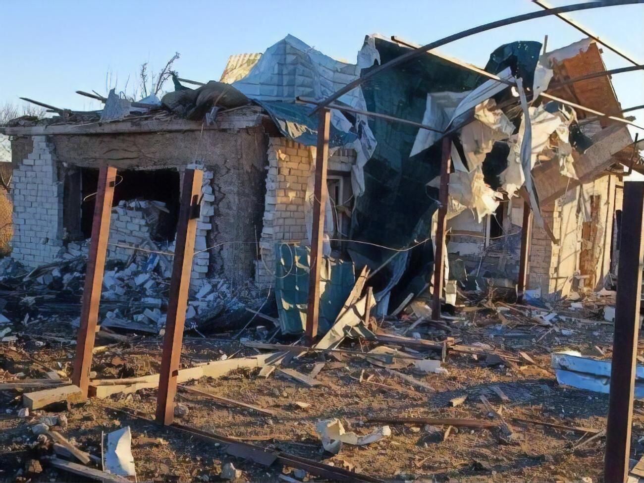 Окупанти регулярно обстрілюють населені пункти України
