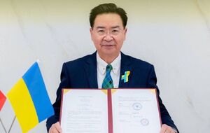 Министр иностранных дел Тайваня Джозеф Ву подписал меморандум о взаимопонимании, чтобы помочь Киеву в приобретении генераторов