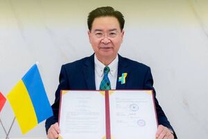 Міністр закордонних справ Тайваню Джозеф Ву підписав меморандум про взаєморозуміння, щоб допомогти Києву у придбанні генераторів