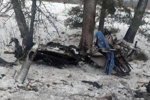 Попередньо, машина підірвалася на міні