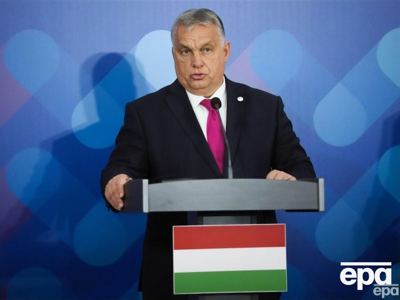 Орбан "не соромиться використовувати своє право вето" щодо будь-яких питань, щоб домогтися від Брюсселя максимуму поступок, зазначають журналісти