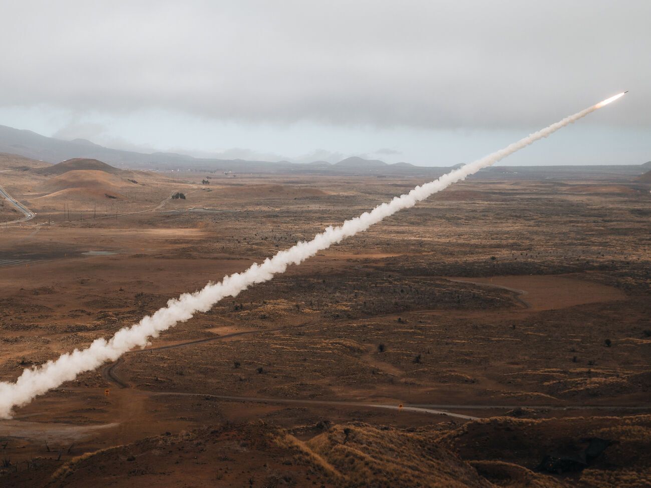 В Бердянске, по данным местной военной администрации, раздались взрывы, их причина пока не озвучена