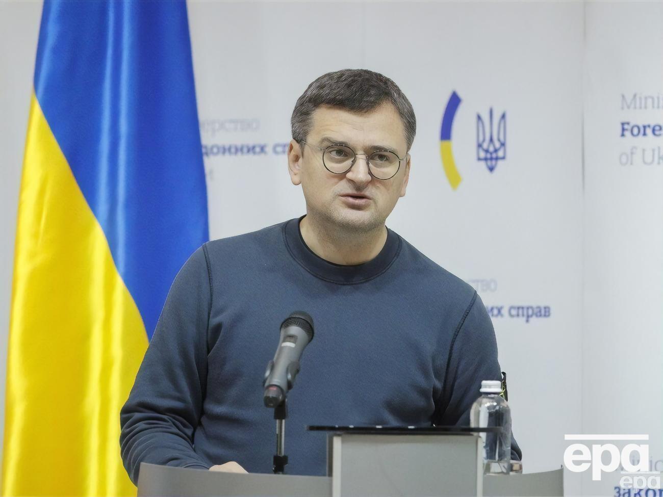 Именно народ России развалит свою страну, считает Кулеба