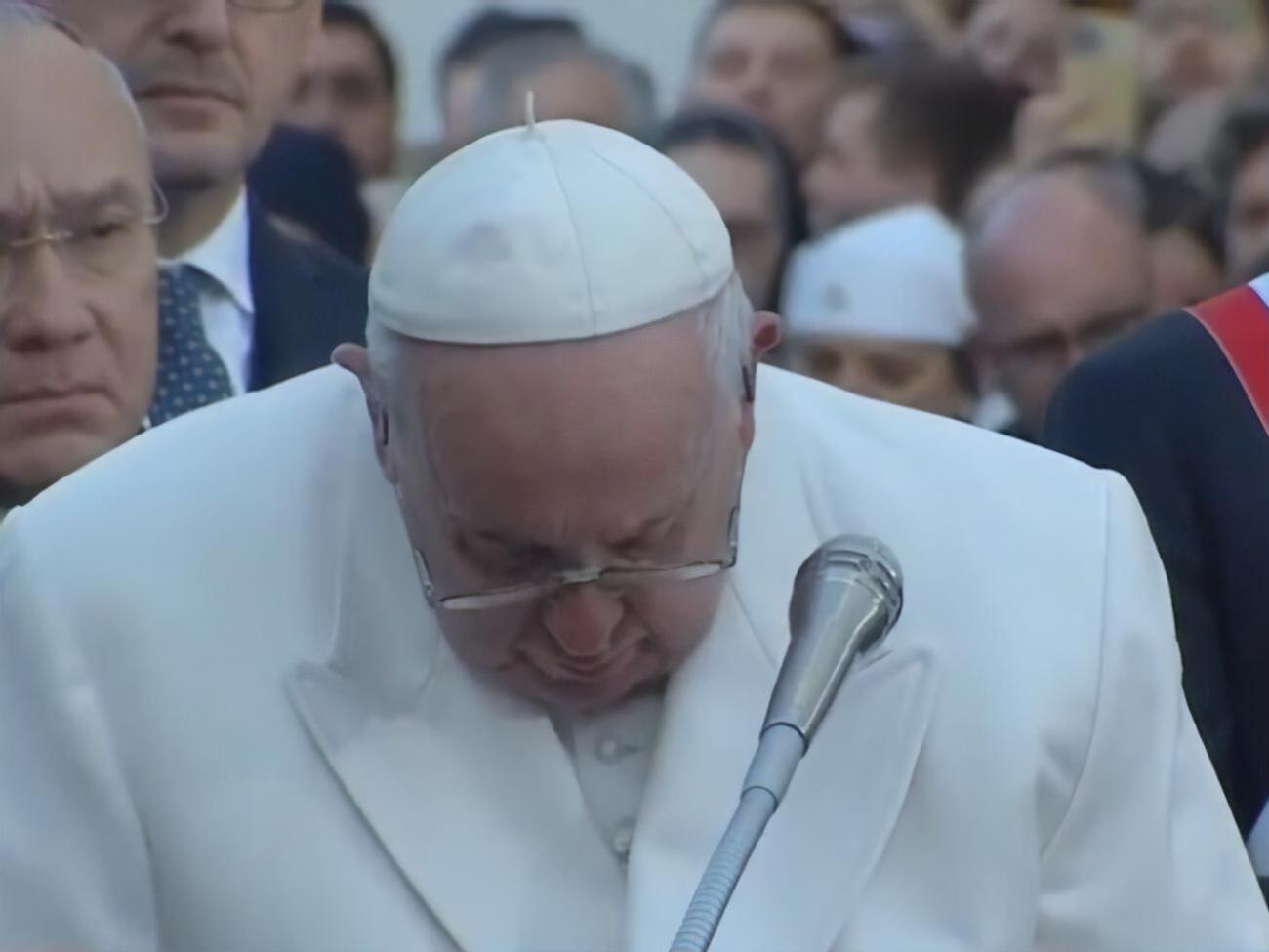 Франциск не смог сдержать слез, говоря об Украине