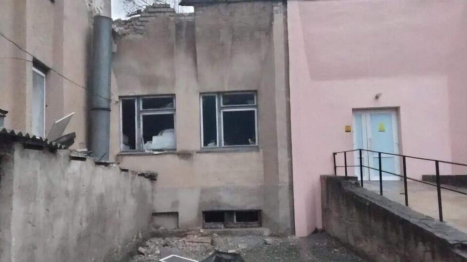 Снаряди пошкодили дитяче відділення й морг, поінформував голова ОВА