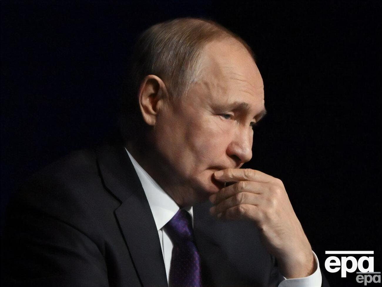 Пономарев в марте обещал $1 млн тому, кто передаст Путина (на фото) правосудию "живым или мертвым". Сейчас, по его мнению, задачу устранения главы Кремля "индивидуальным действием не решить"