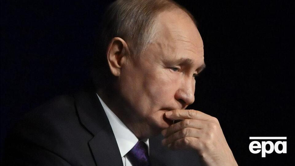 Пономарьов у березні обіцяв $1 млн тому, хто передасть Путіна (на фото) правосуддю "живим або мертвим". Зараз, на його думку, завдання щодо усунення глави Кремля "індивідуальною дією не вирішити"