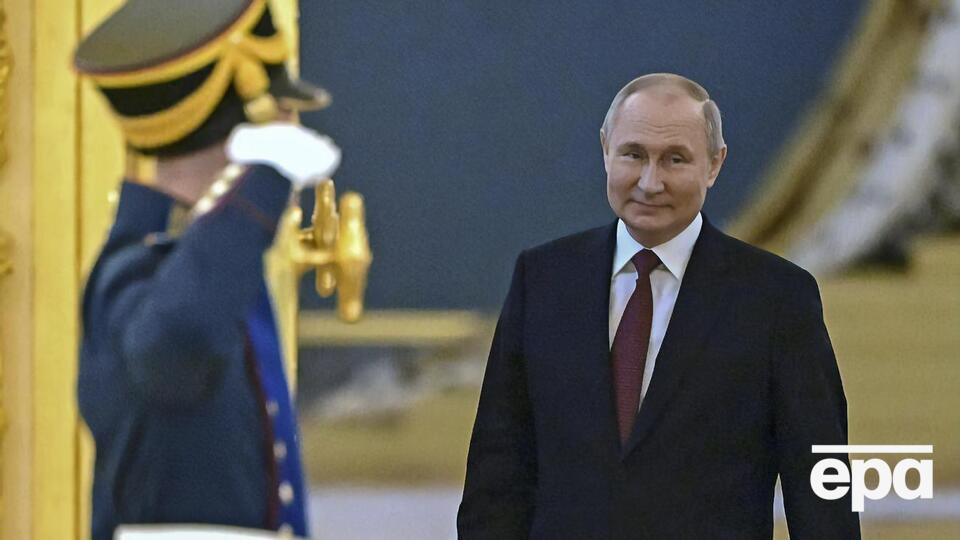 Путину сейчас опасно передавать власть преемнику, считает Пономарев