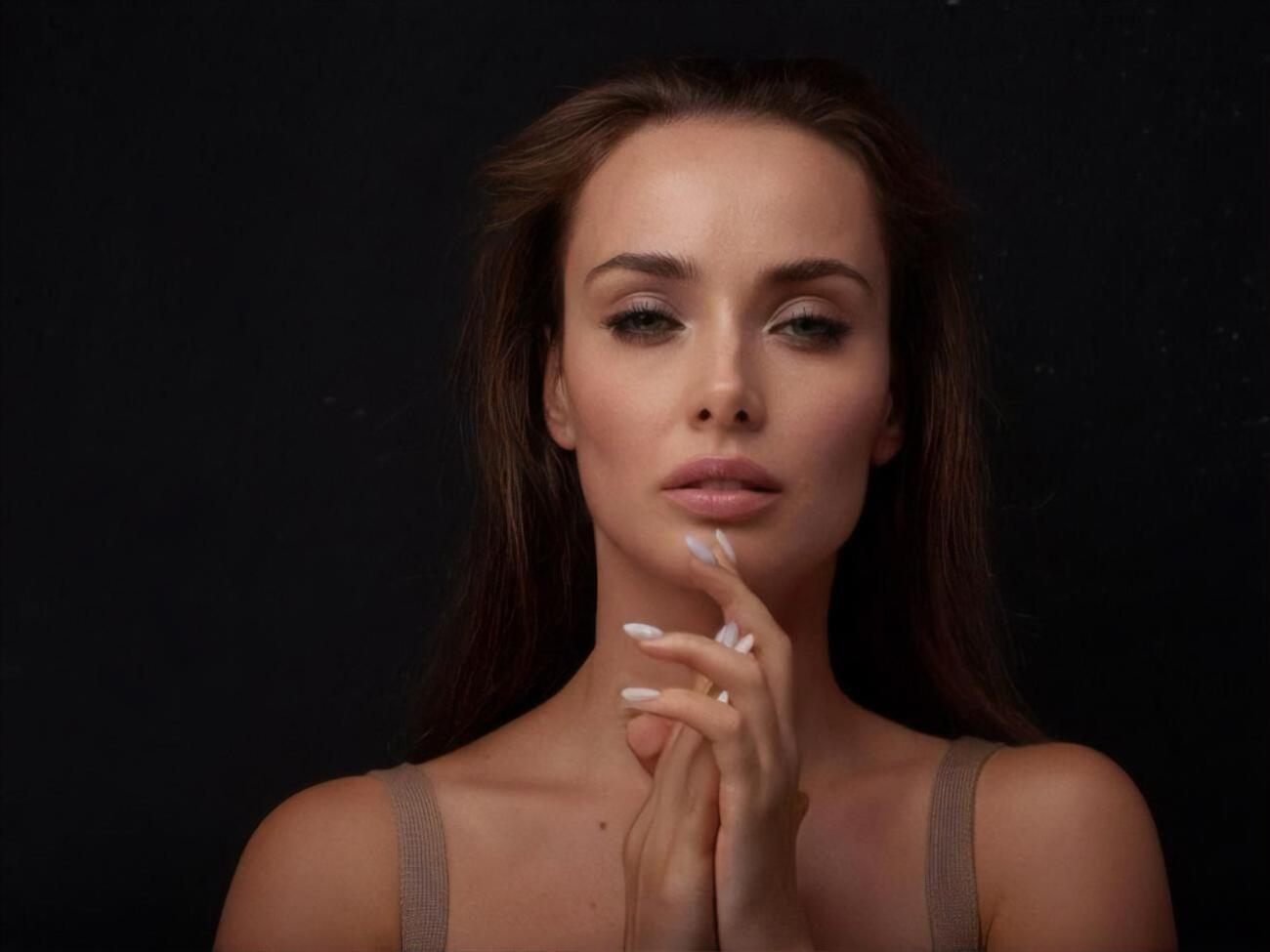 Мішина казала, що ця вправа допомагає животу бути плоским і підтягнутим