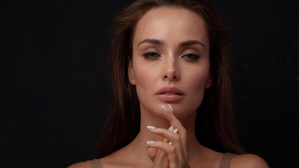 Мішина казала, що ця вправа допомагає животу бути плоским і підтягнутим