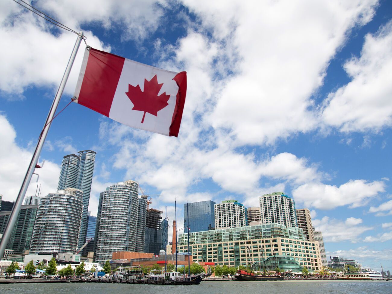 Канада ввела&nbsp;санкции против 33 нынешних или бывших высокопоставленных чиновников&nbsp; РФ за нарушения прав человека