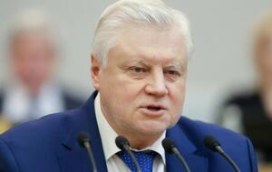 Миронов заявил, что помогает "тем, кто с оружием в руках защищает право говорить на родном русском языке"